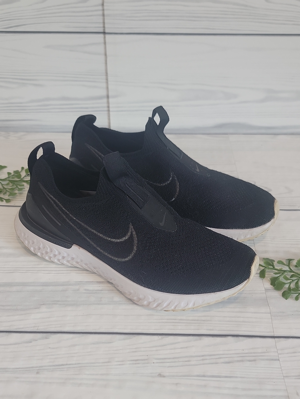 Nike Epic Phantom React Flyknit Black Slip-On Running Sneakers Womens Size 6.5